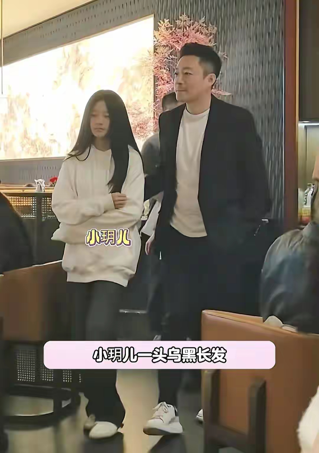 具俊晔清空账号回韩国，陪伴老母与好友吃烤肉，玥儿姐弟转学内地