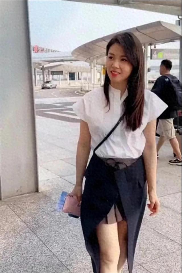 机场偶遇刘涛,真实状态竟然是这样,没有网上说的那么漂亮