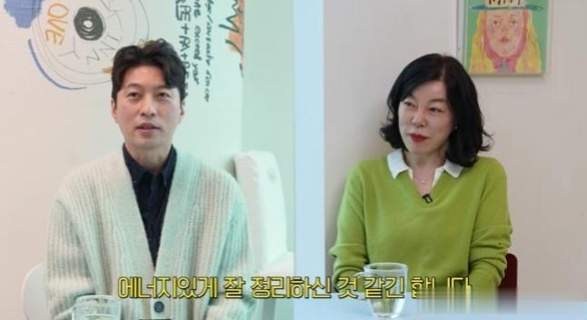 韩国女星66岁仍未婚，保养得宜住220平豪宅，还为宠物狗留一间房