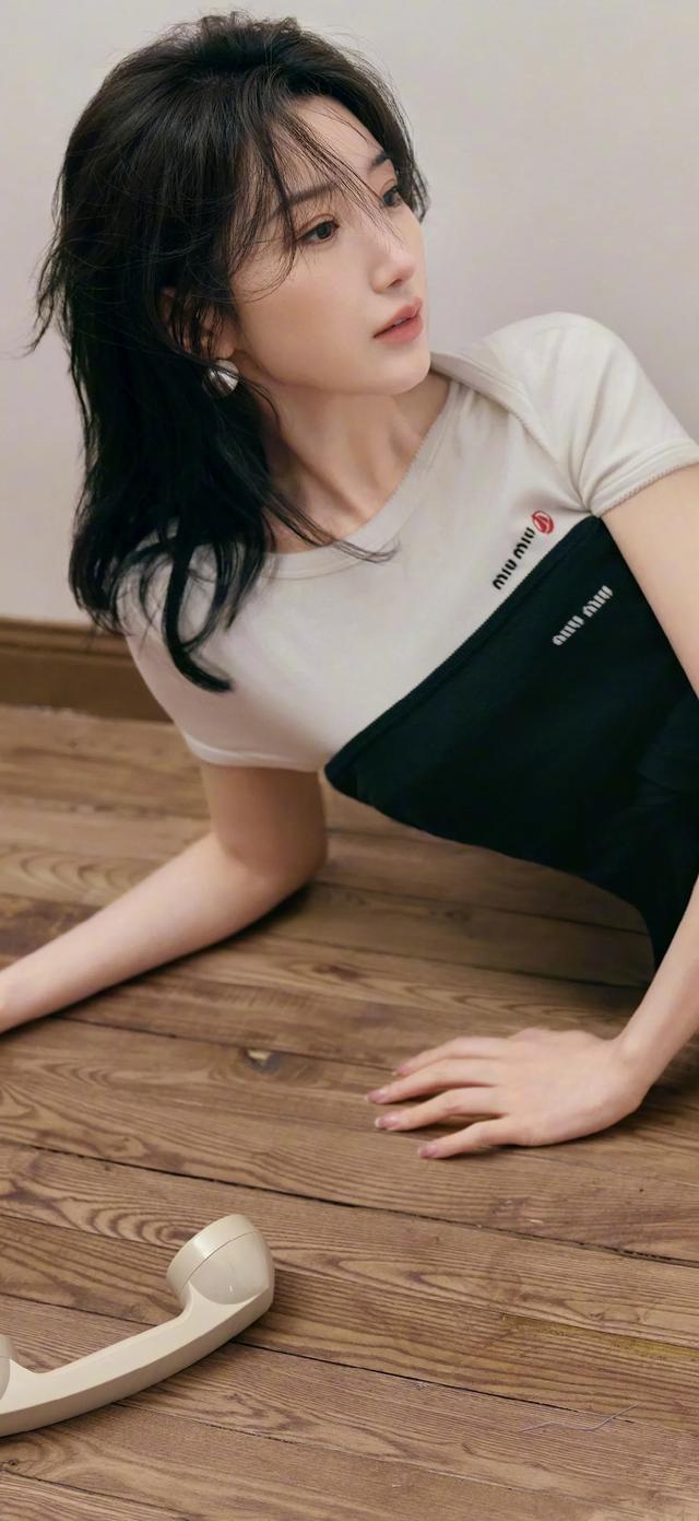 女明星壁纸-毛晓彤瑞丽时尚封面大片写真壁纸美图，毛晓彤美炸了