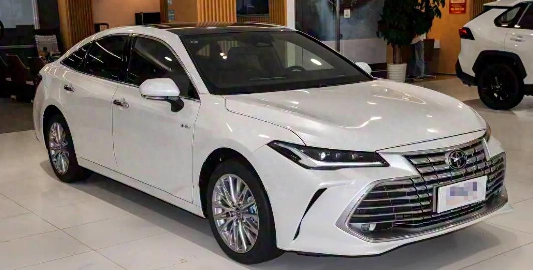 为什么这台丰田正在被30+男人悄悄买走？15万预算下比新能源更稳