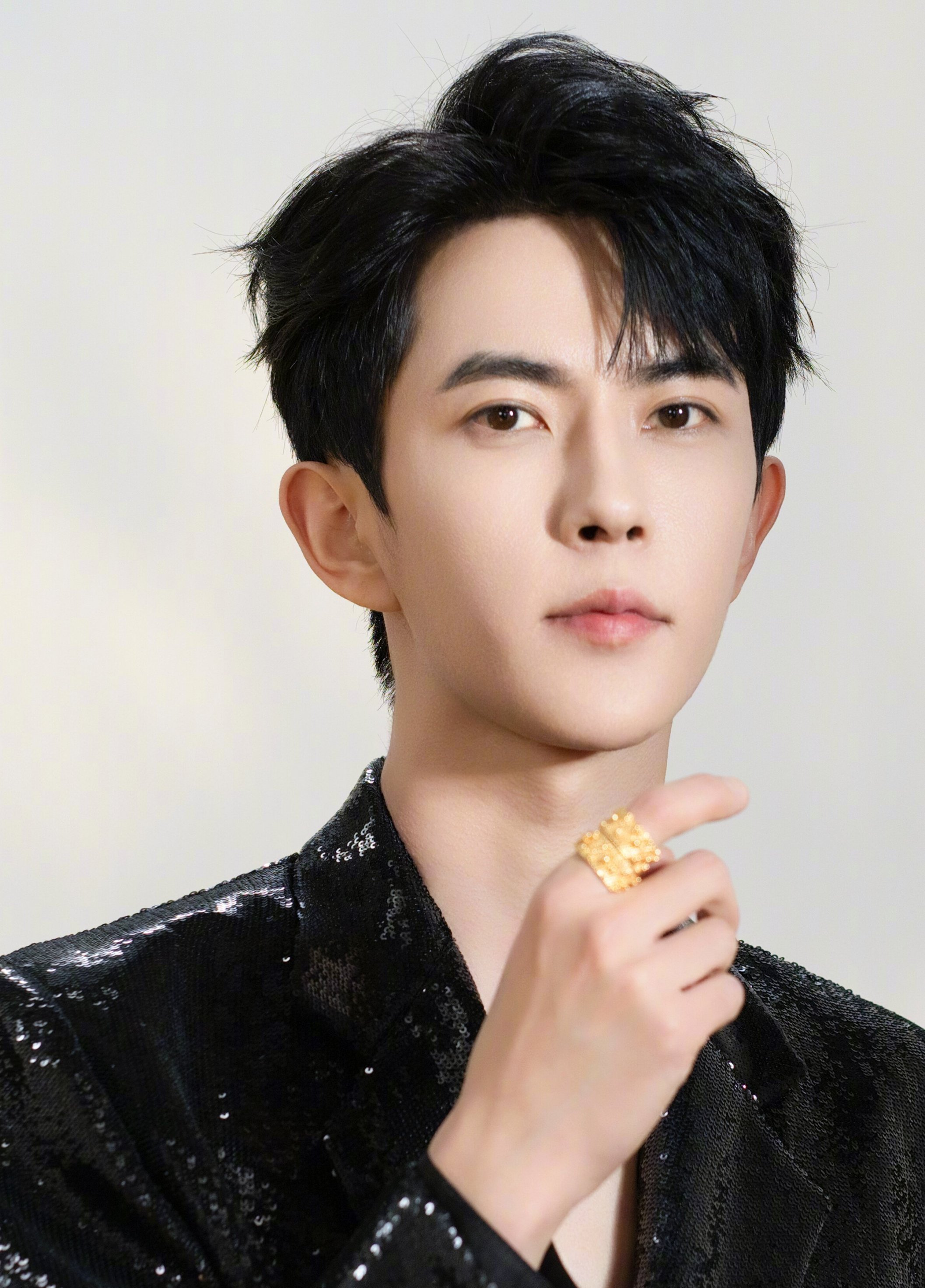 曝演员于朦胧坠楼,年仅37岁,邻居发声证实,细节曝光太惋惜