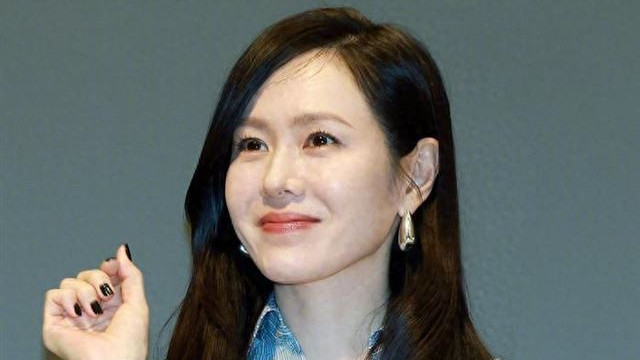 孙艺珍绝美近照洗版中韩热搜，新戏复出颜值回春！