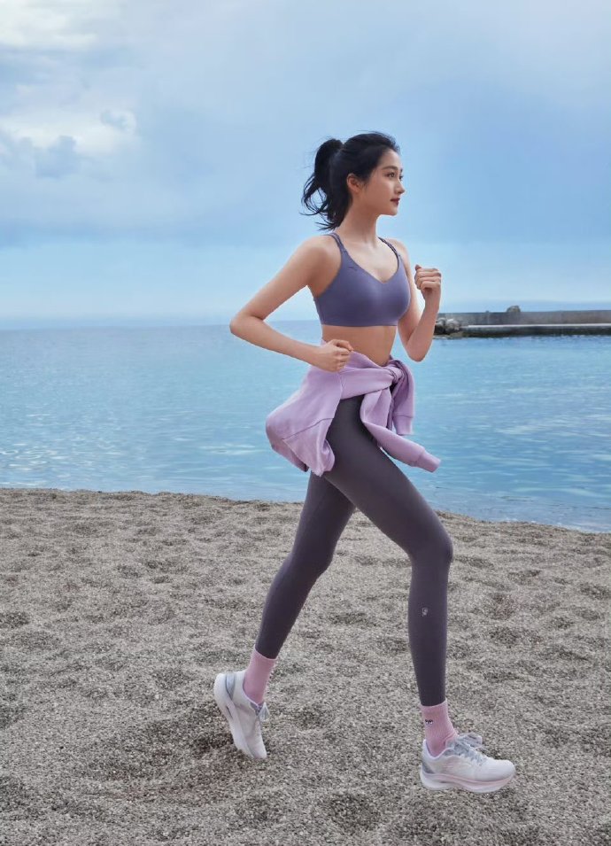 李昀锐自曝收工后跑步回住处,偶遇关晓彤也是跑回去