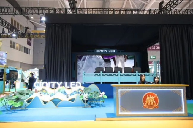 联合奥拓电子打破国外垄断 中影科技CINITY LED CFL-10首秀