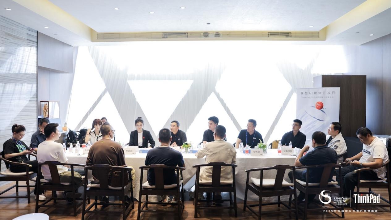 “小黑”突然变“小白”,ThinkPad的AI野心藏不住了