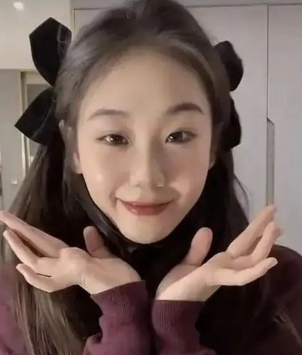 住姐夫家蹭吃蹭喝？8万元买包？恶心的一幕发生，郑恺小姨子回应