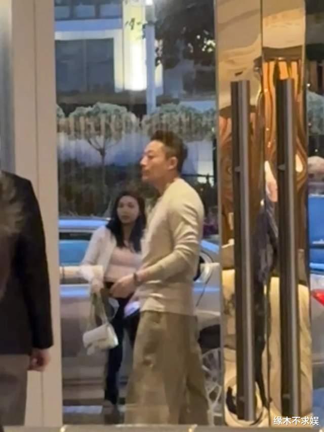 汪小菲一家4口住香港四季酒店，小玥儿体态像爸爸，香港网友吐槽