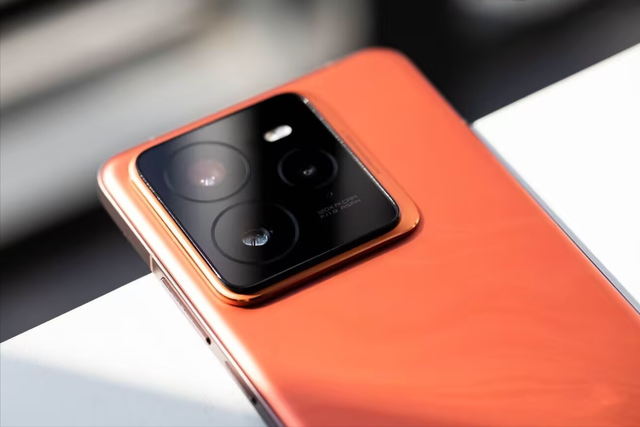 骁龙8至尊版旗舰重回低价，6500mAh+120倍变焦，已沦为“真香机”