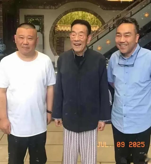 94岁杨少华去世当天38℃高温仍被儿子推去商演，榨干最后一滴血