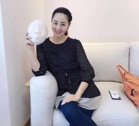 她被赵本山养了11年！却因被判了14年的前夫，伤了恩师的心！