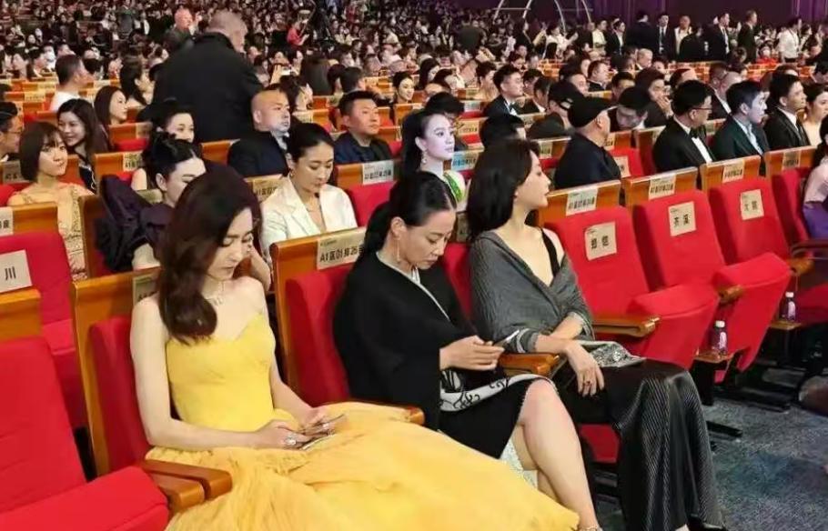 王丽坤前夫被判无期，她最新路透笑容满面，别再替她“卖惨”了