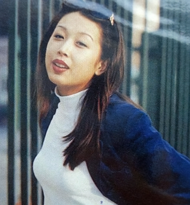 内地“刘銮雄”，年轻时30亿身家围猎女星，如今成老赖泪洒直播间