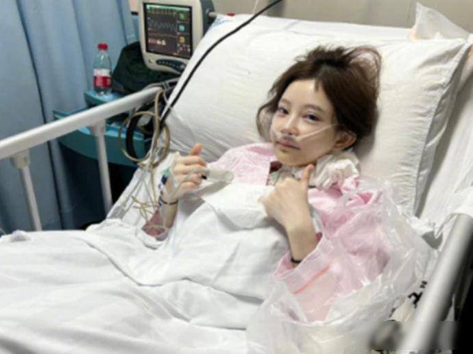 抗癌归来的冯提莫,力挺“直播禁美颜”,素颜后恶心的一幕上演了