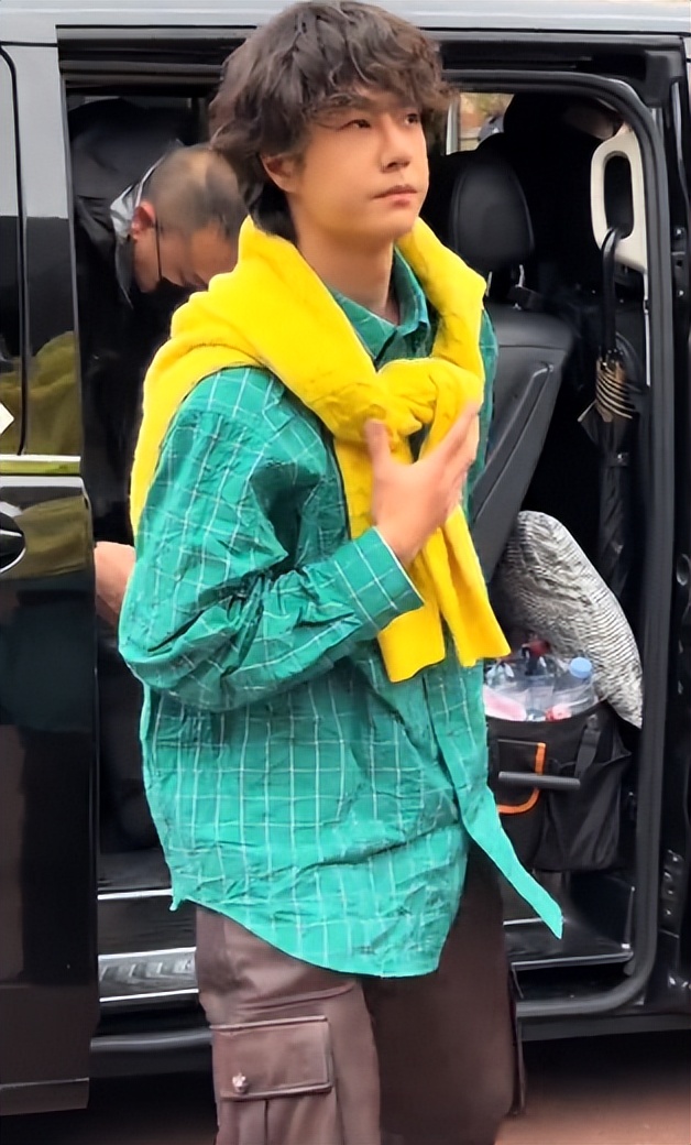 钱再多有什么用?28岁王一博手滑坠海,才懂陈道明那番话的含金量