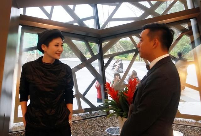 她一生 “风流成性、老少通吃”，撩汉无数，现如今56岁却依旧单身