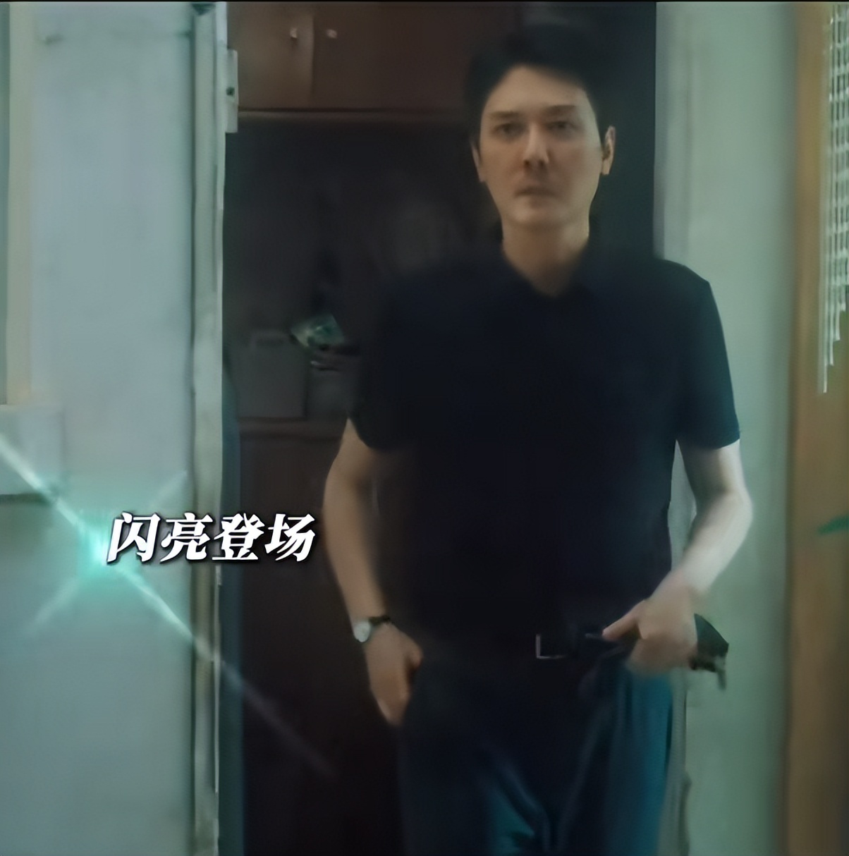 离婚四年，如今47岁的冯绍峰颜值回春，仅用一招就“逆风翻盘”