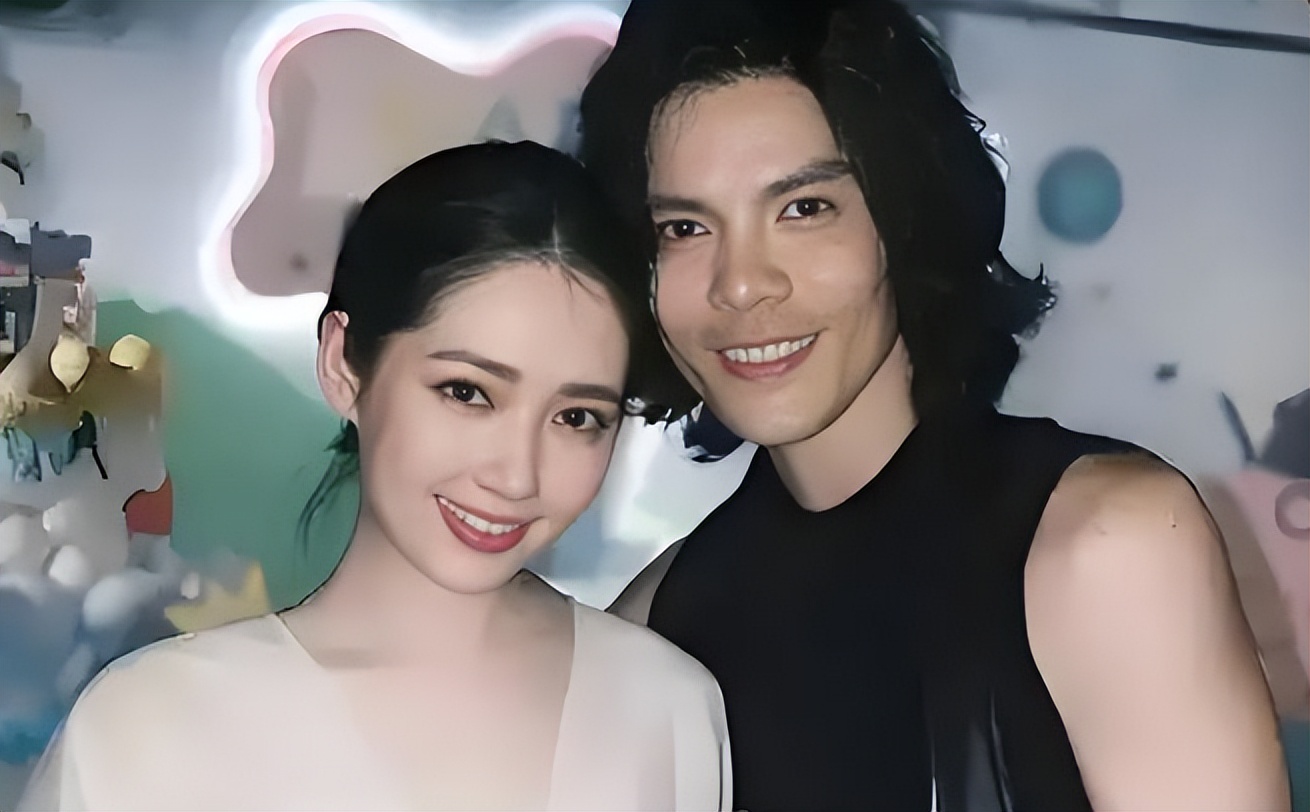 拔出萝卜带出泥！向佐偏轨风波未过，向太就自曝郭碧婷\不养家\