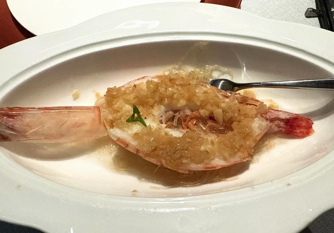 王晓晨和俞灏明高档餐厅约会，小嘴像抹了蜜好会说，俩人点6道菜