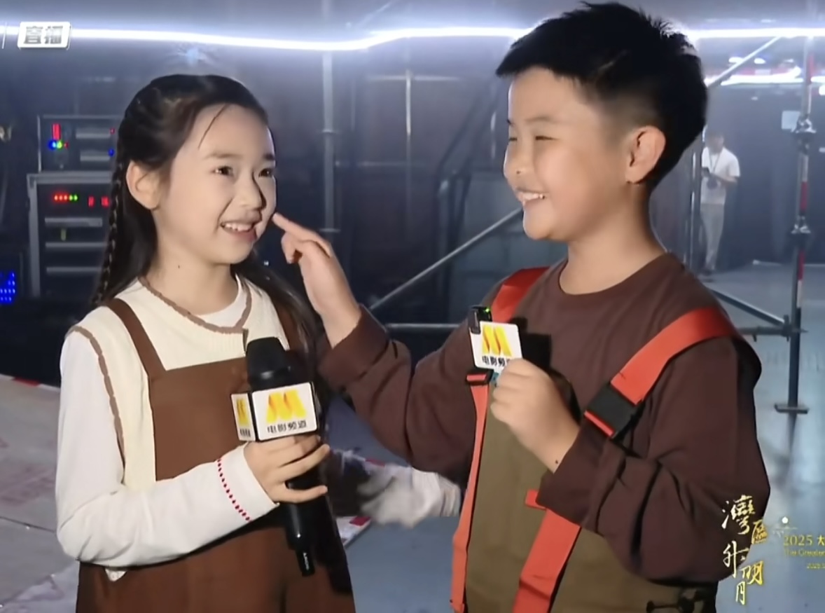 董璇没想到，自己辛苦养大的9岁女儿，如今已开始给佟丽娅长脸了