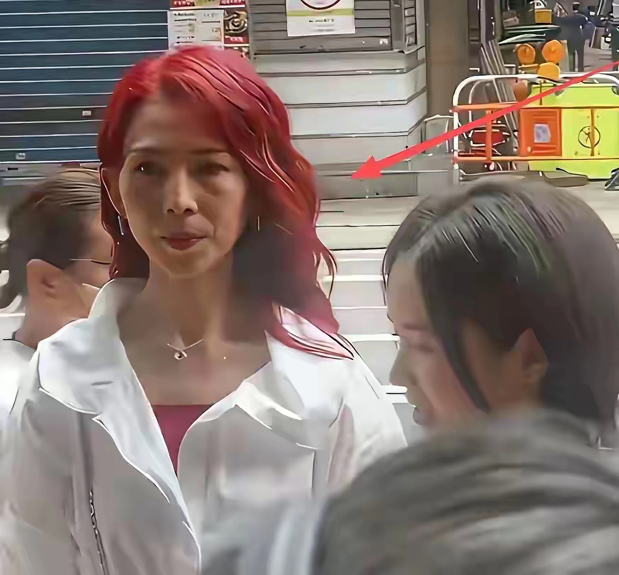 广州车展遇到蔡少芬本人又高又靓女,根本不是网上说的又老又憔悴