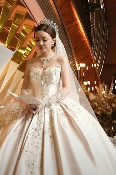 劣迹网红天佑大婚！四辆国礼开道，赵本山女儿送上大礼：仅是哥们