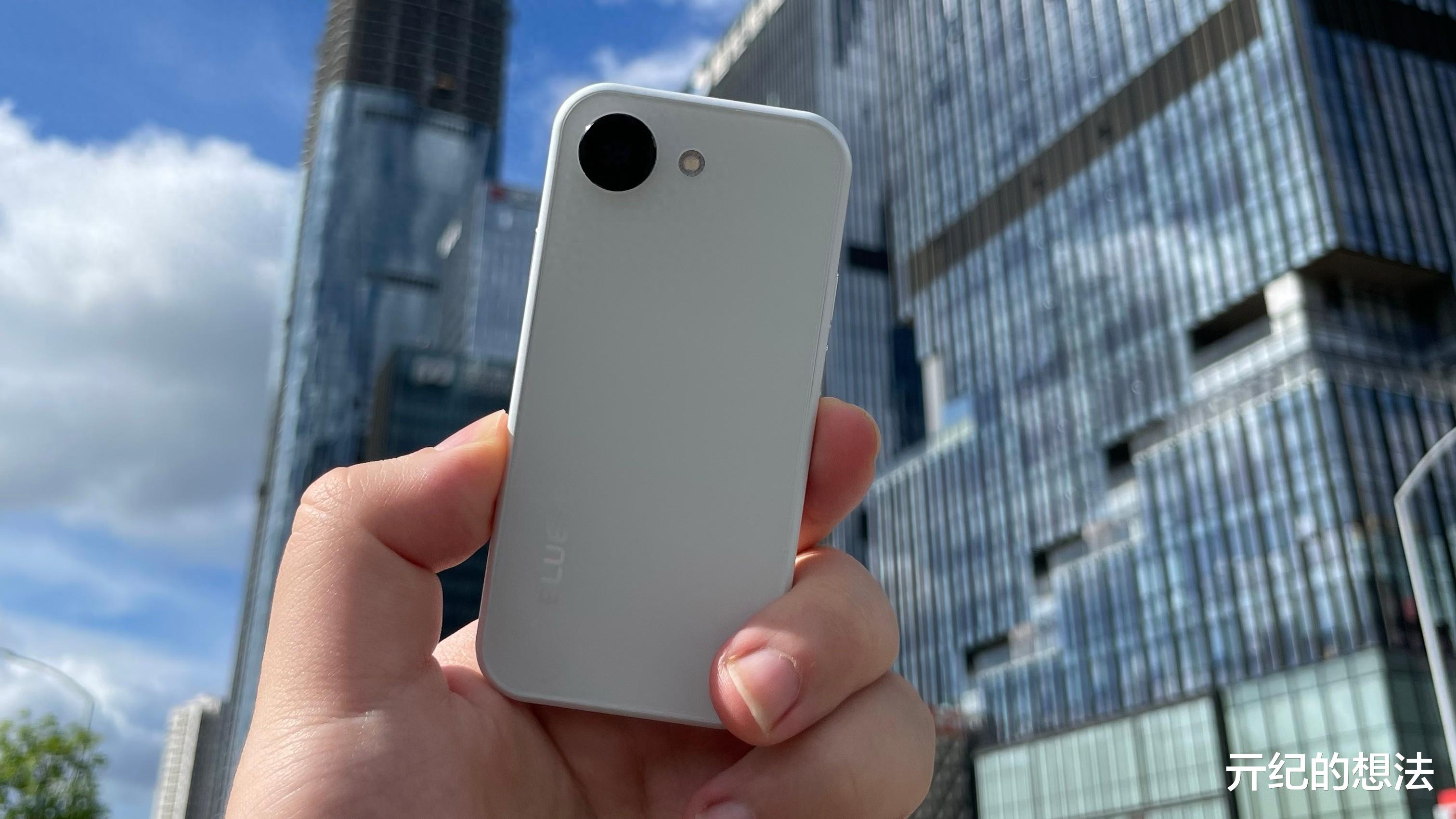 599元！這款4英寸小屏手機，你喜歡嗎？