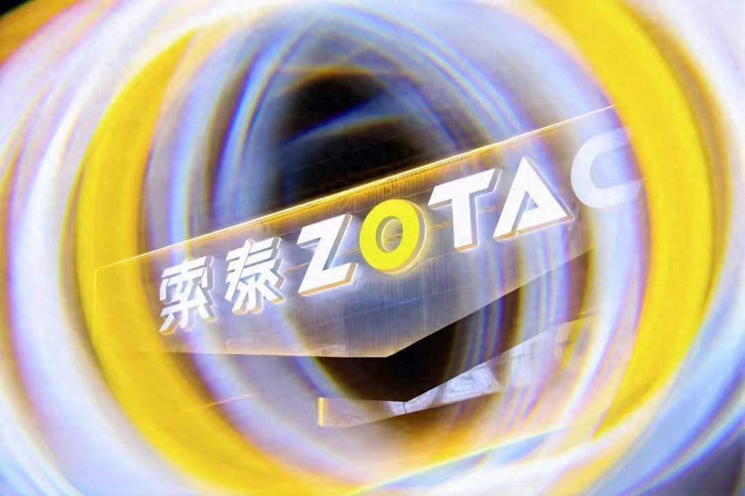 RTX 5080天启白色机甲美学太帅了 ChinaJoy2025索泰展台人气爆棚