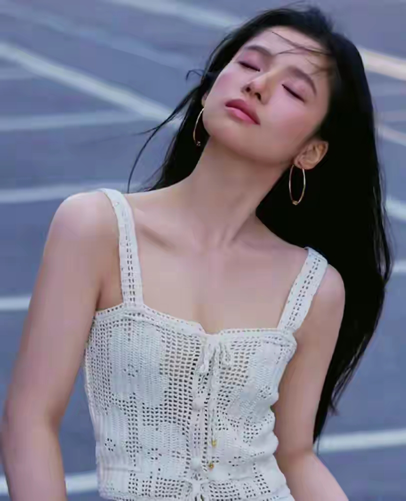 是小仙女张婧仪!蕾丝加皮衣、墨镜一戴谁都不爱