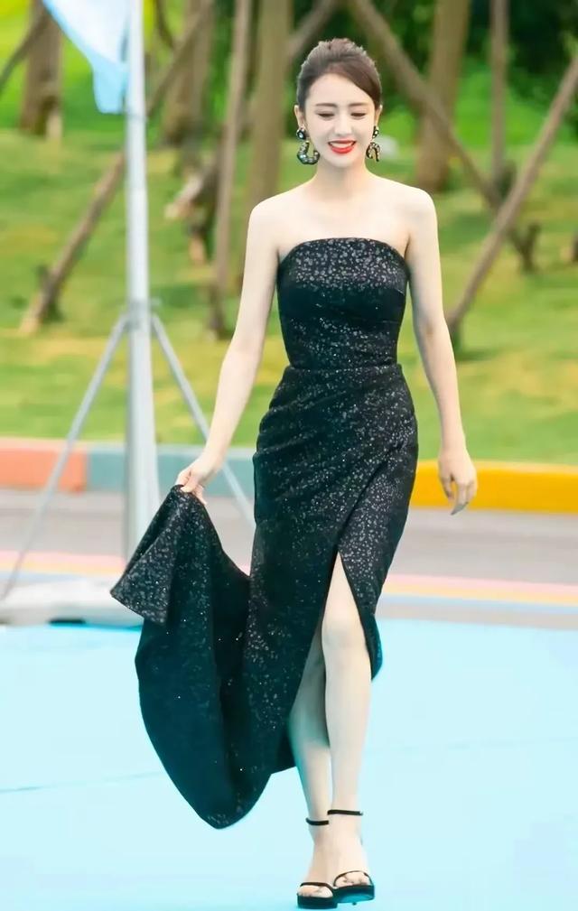 温婉秀雅,端庄大方,气质迷人的佟丽娅,楚楚动人的写真照