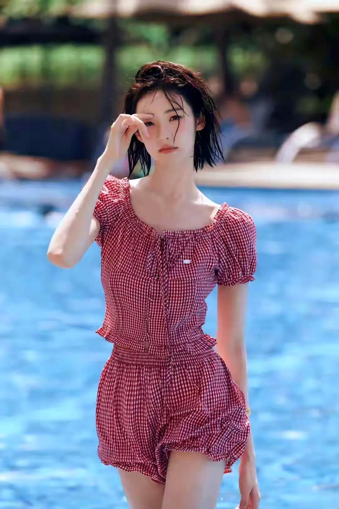 张艺凡的腿比命还长