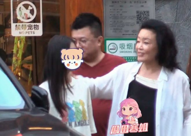 大S女儿和张兰聚餐显生疏，两大变化太亮眼，新衣服被扒仅几十元