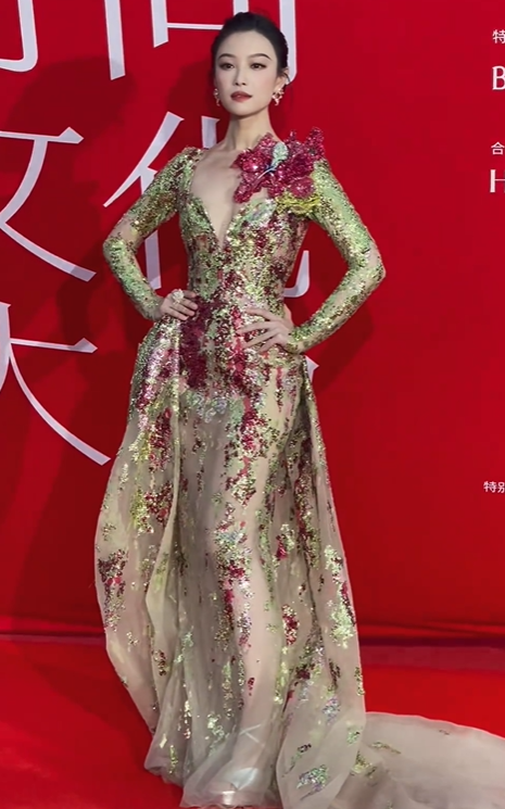 当36岁井柏然跟37岁马龙站一起，我才彻底明白，什么叫顶级自律