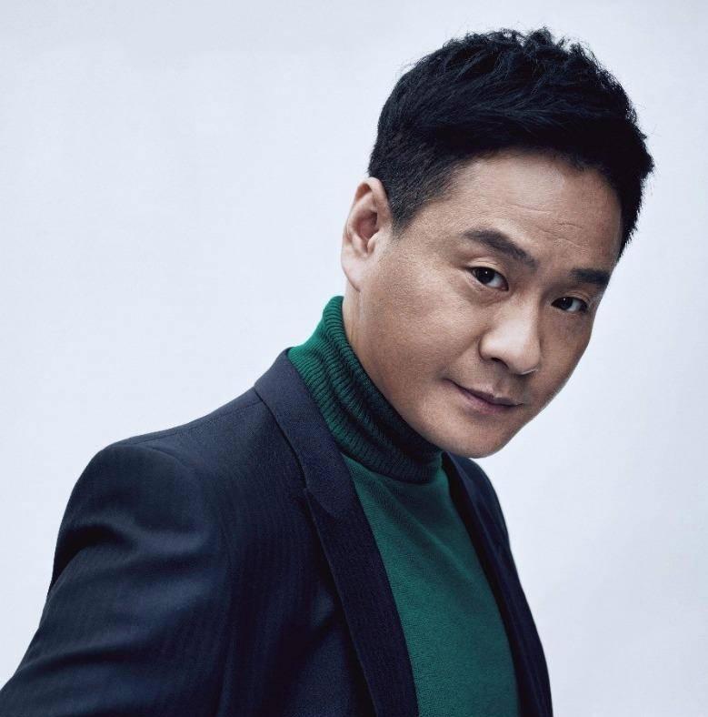 53岁连奕名带老婆唱戏！杨若兮脸馒化严重、苹果肌肿胀，撞脸蔡明