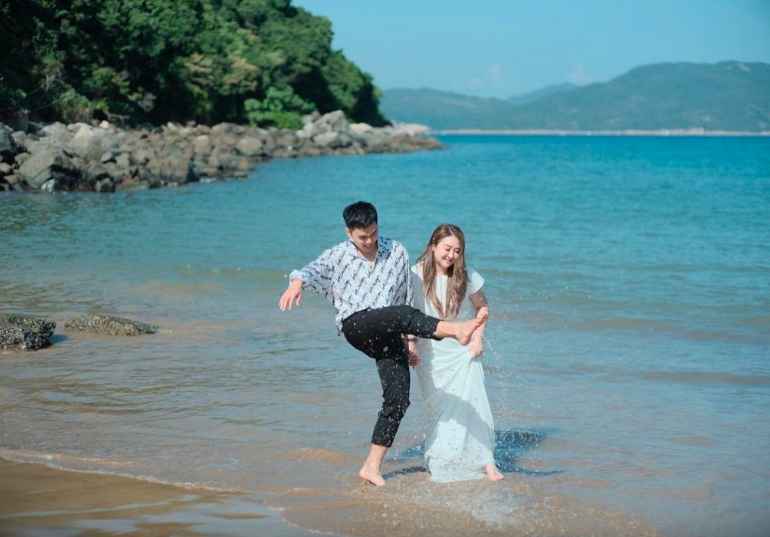 TVB亿万驸马与TVB经理人合约正式完结,宣布单飞