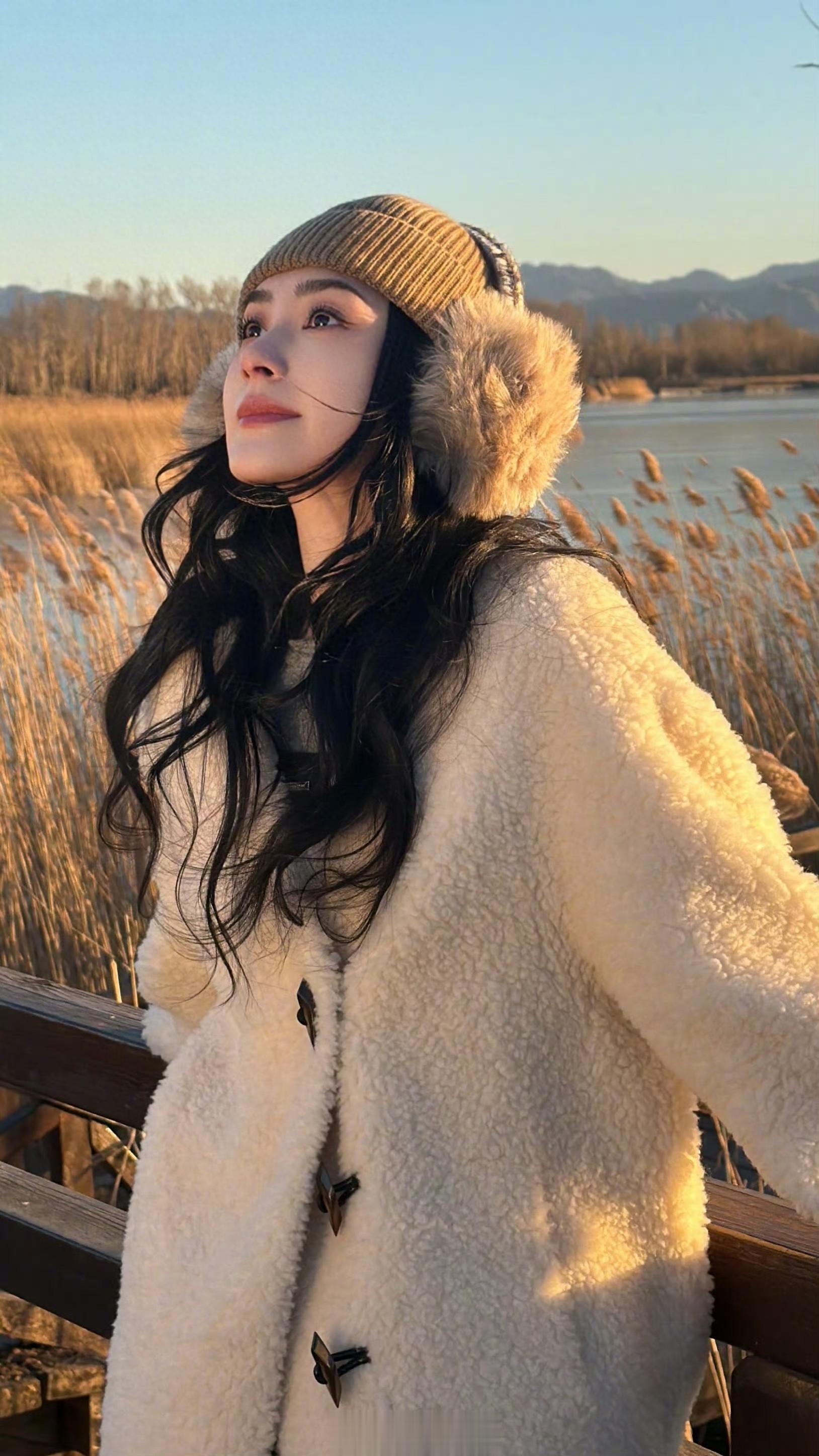 钟欣潼迎风飘扬