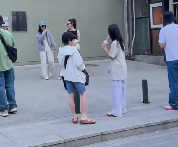 “做头发”事件7年后，李小璐被指复婚？贾乃亮三个举动说明一切