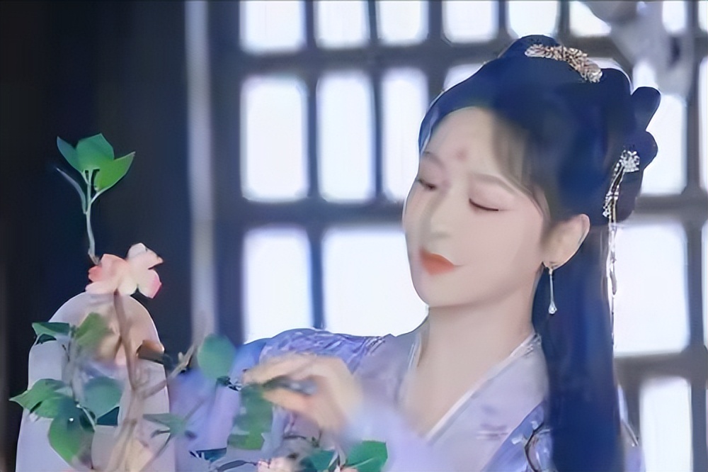 这一次，被央视点名的杨紫，彻底“撕”碎了宋丹丹的体面！