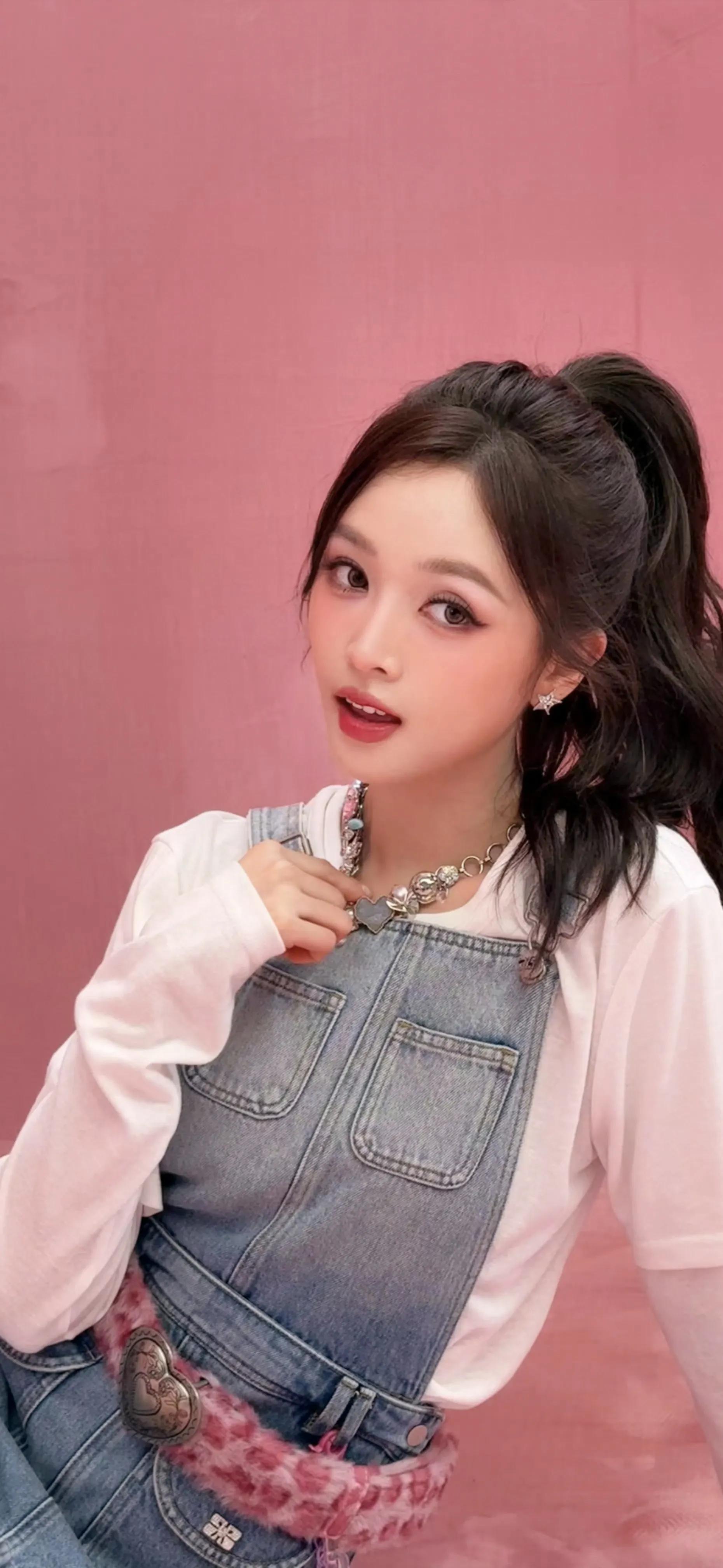 吴宣仪最新穿搭布料,满屏大长腿,真的爱了爱了