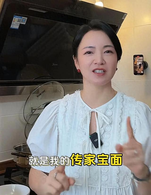阿雅公开“传家宝面”做法，称女儿最爱，网友：大小S说的太对了