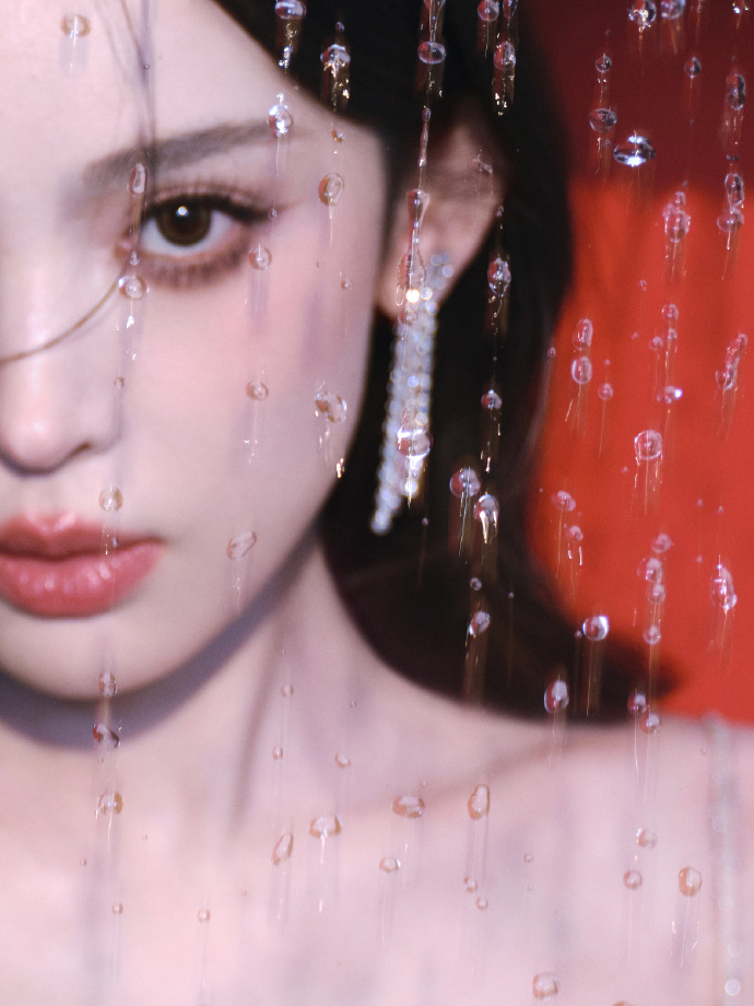 古力娜扎今日份粉色吊带裙穿搭写真，好身材暴露无遗