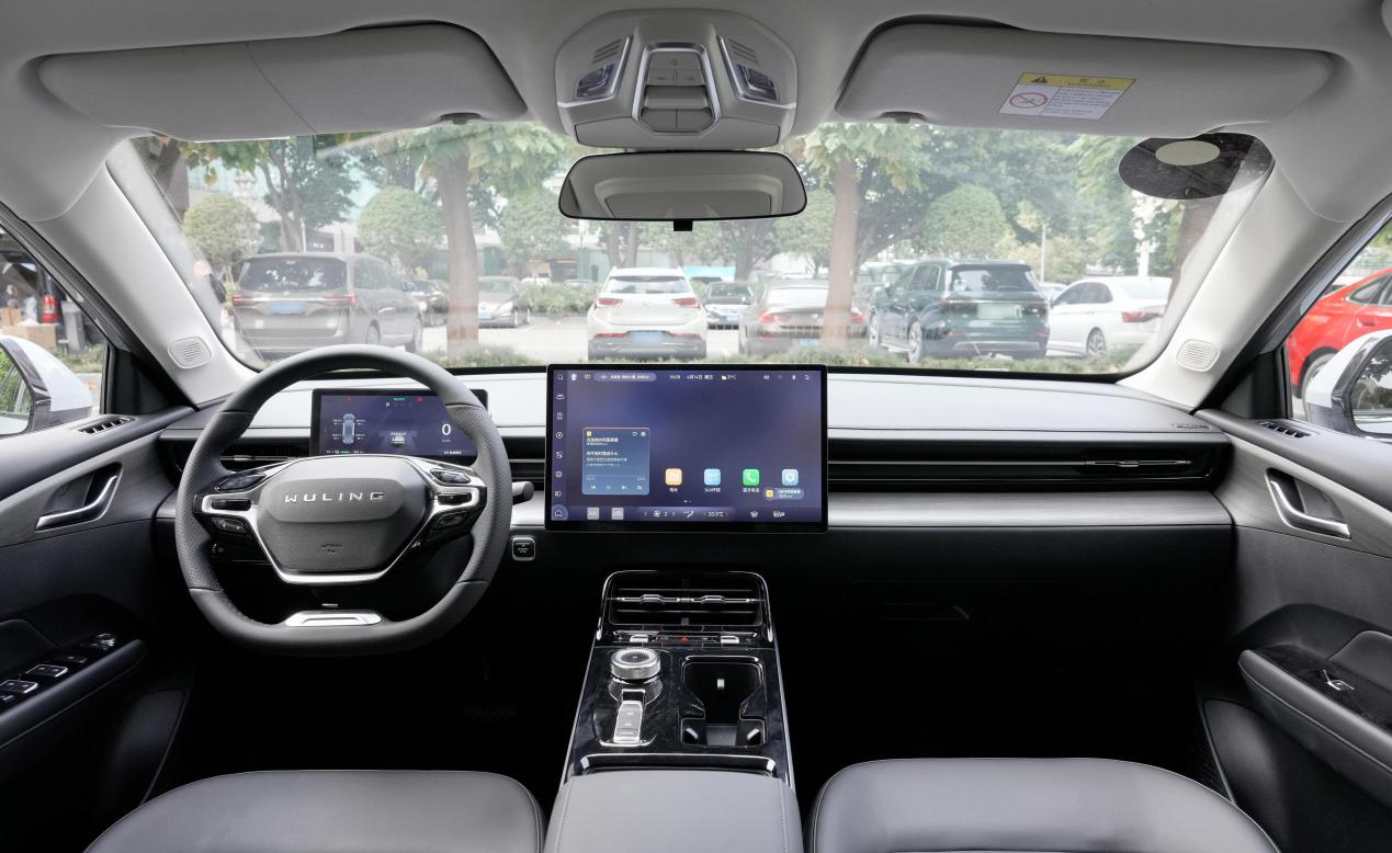 试驾五菱星光 EV：续航510km+轴距2800mm，家用车该有的样子它都有