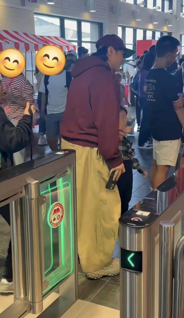 古巨基带5岁儿子考察名校，俯身与儿交流关怀备至，学费每年21万