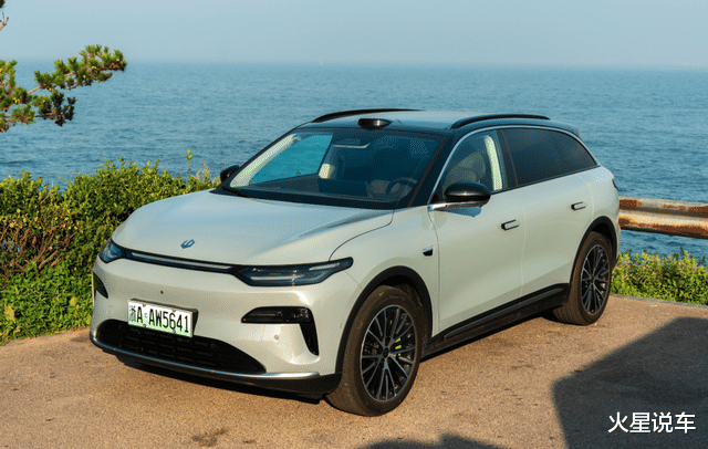 15.98万起,上市一小时大定1万辆?鸿蒙智行第五界真火了