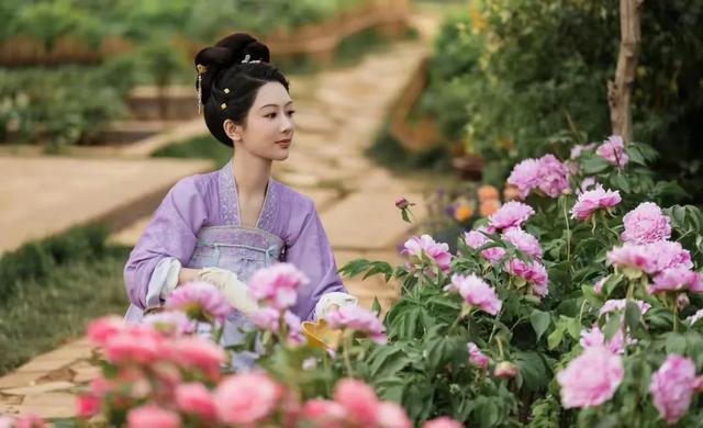 杨紫、张一山新剧今天播，关注度天差地别，1个尴尬1个赢麻了