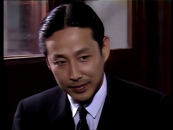 冯小刚没说错!不沾烟酒不混饭局的陈道明,如今70岁竟变成了这样