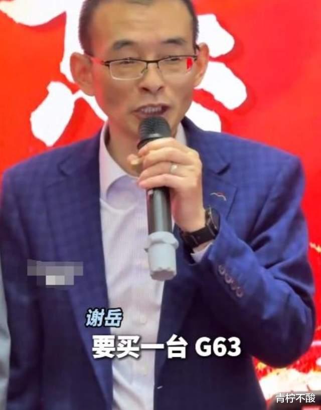 人气爆棚!谢浩男亲妈首次直播礼物不断,儿子现身真让人惊喜