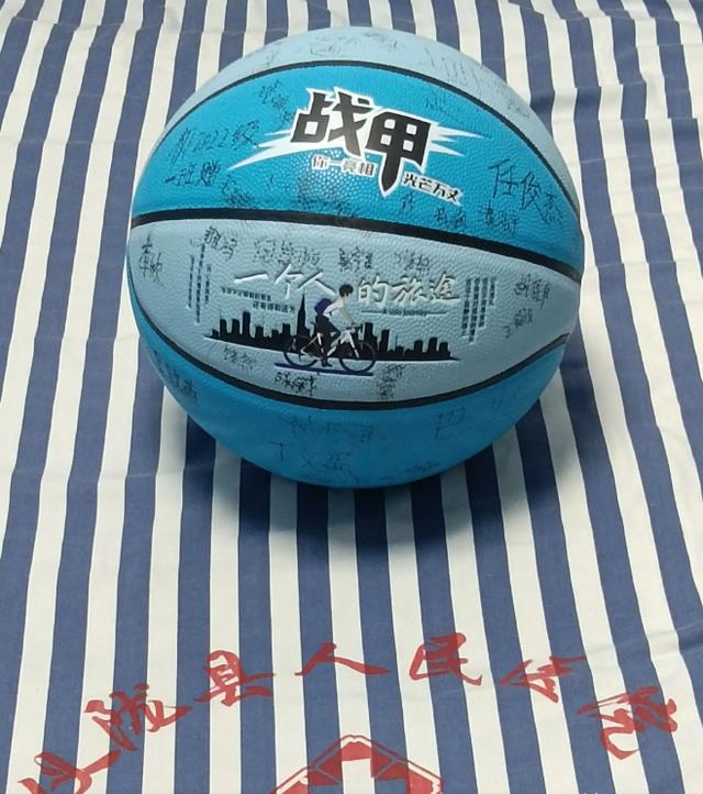 初三拍毕业照男孩去世，年仅15岁，死因曝光，同学为他实现心愿