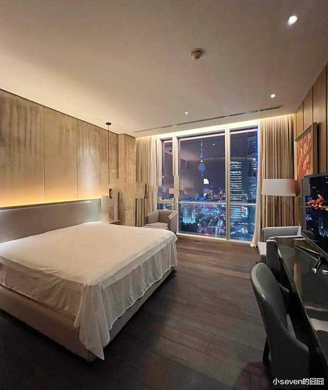 杨颖和黄晓明婚房被曝出租，里面东西全部搬空，对面就是东方明珠