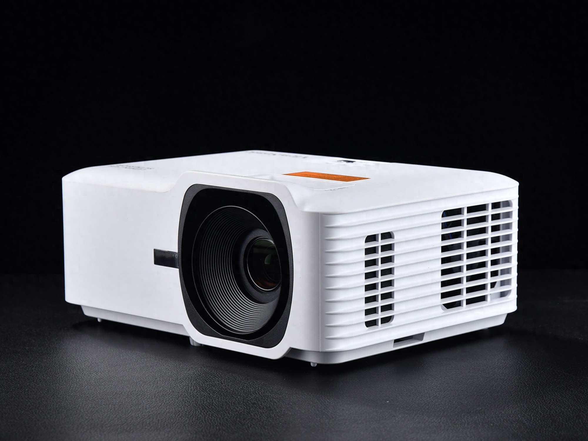 高亮/長效/易維護 優派LSD400W激光投影機評測